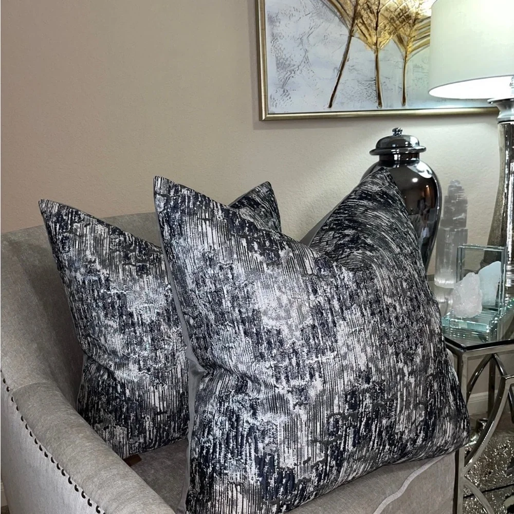 1-NWT CALDEIRA ABSTRACT DESIGN DECORATIVE PILLOWS (Read description for details)